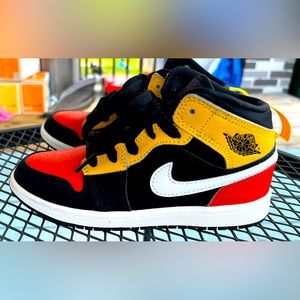 Jordan 1 Mid Black Armadillos